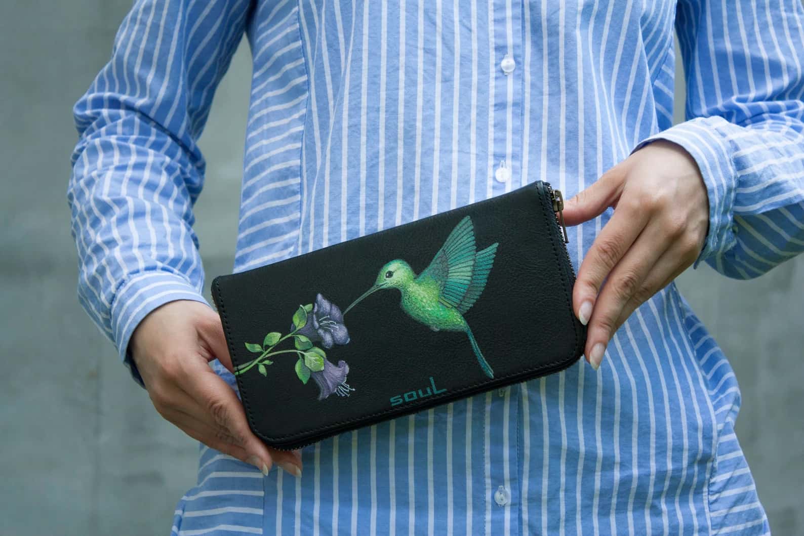 Women Black Leather Wallet With Hummingbird